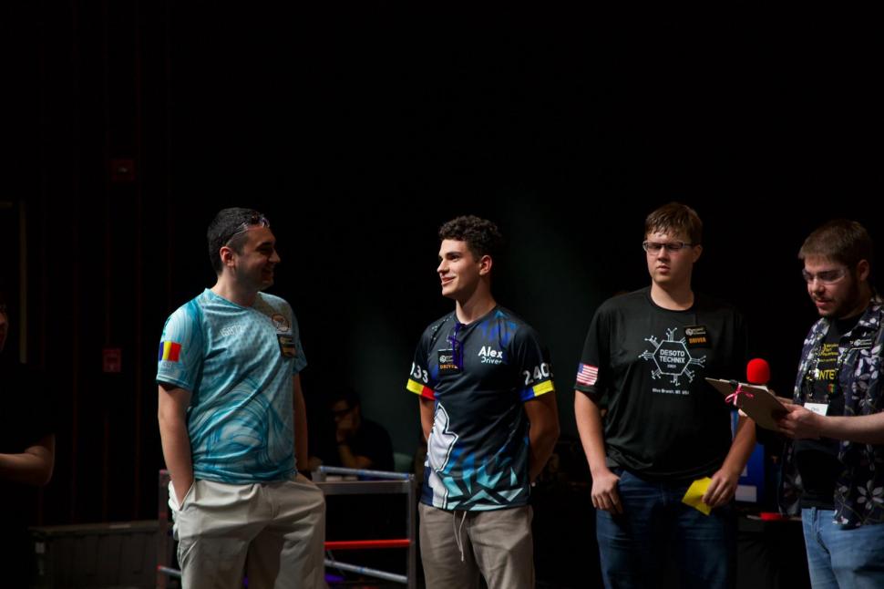 O echipă de liceeni din Pitești a învins giganții SUA și China la cel mai prestigios concurs de robotică din lume 989473