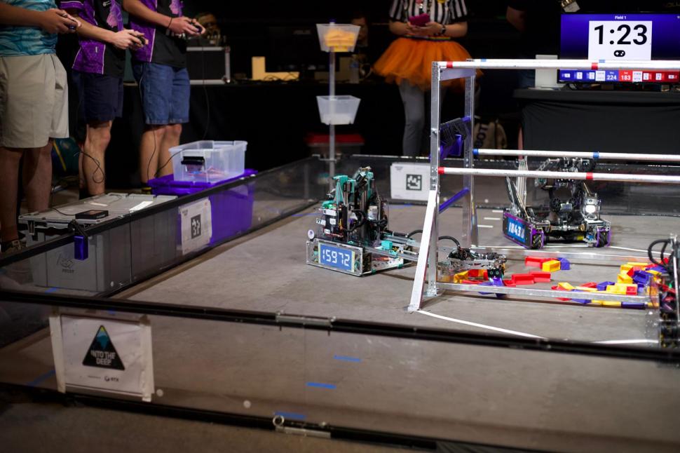 O echipă de liceeni din Pitești a învins giganții SUA și China la cel mai prestigios concurs de robotică din lume 989474