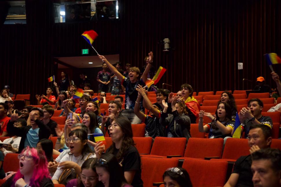 O echipă de liceeni din Pitești a învins giganții SUA și China la cel mai prestigios concurs de robotică din lume 989477