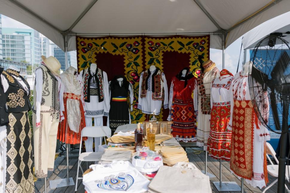 Record de participare la festivalul tradiţiilor româneşti în America: peste 12.000 de oameni, la Ambasada României la Washington 989783