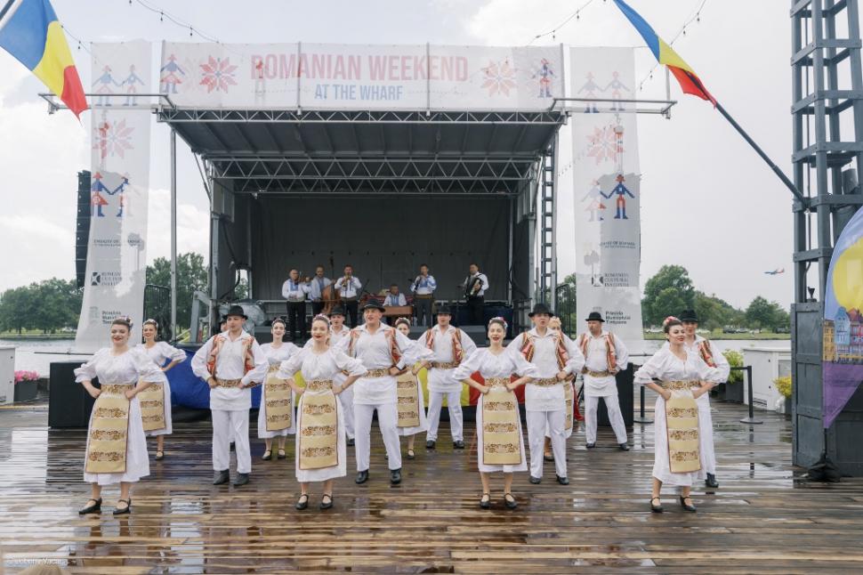 Record de participare la festivalul tradiţiilor româneşti în America: peste 12.000 de oameni, la Ambasada României la Washington 989787