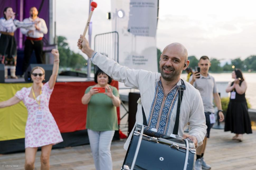 Record de participare la festivalul tradiţiilor româneşti în America: peste 12.000 de oameni, la Ambasada României la Washington 989788