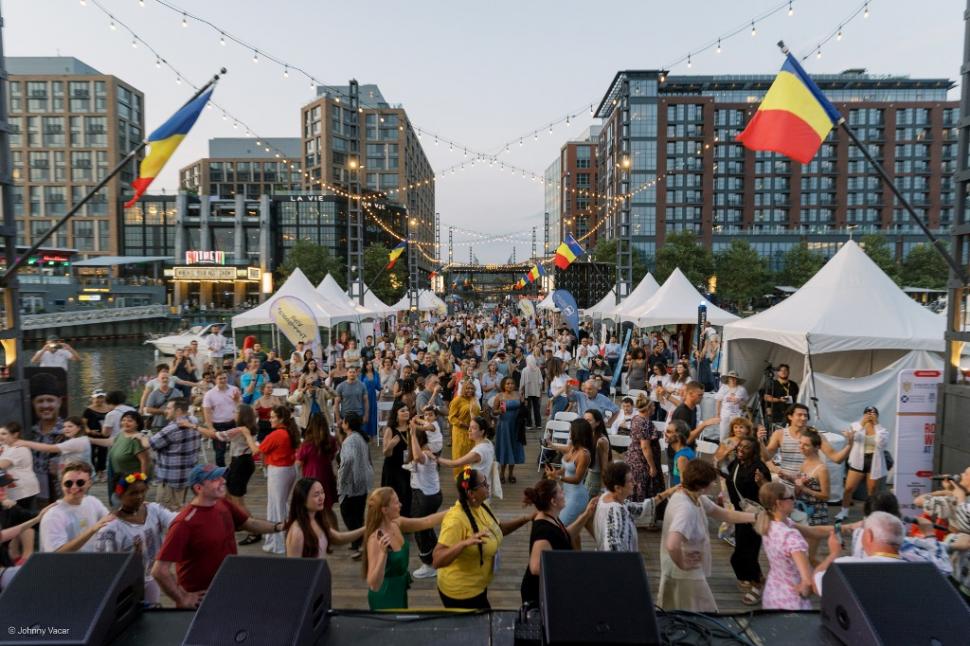 Record de participare la festivalul tradiţiilor româneşti în America: peste 12.000 de oameni, la Ambasada României la Washington 989790