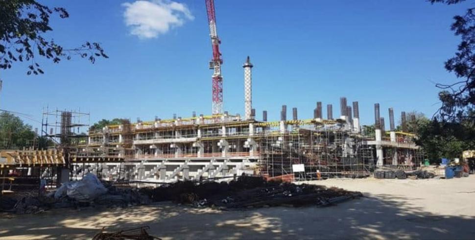 Se reiau lucrările la Patinoarul Flamaropol din București, la aproape 10 ani de la începerea construcției. Cum va arăta centrul sportiv 989894