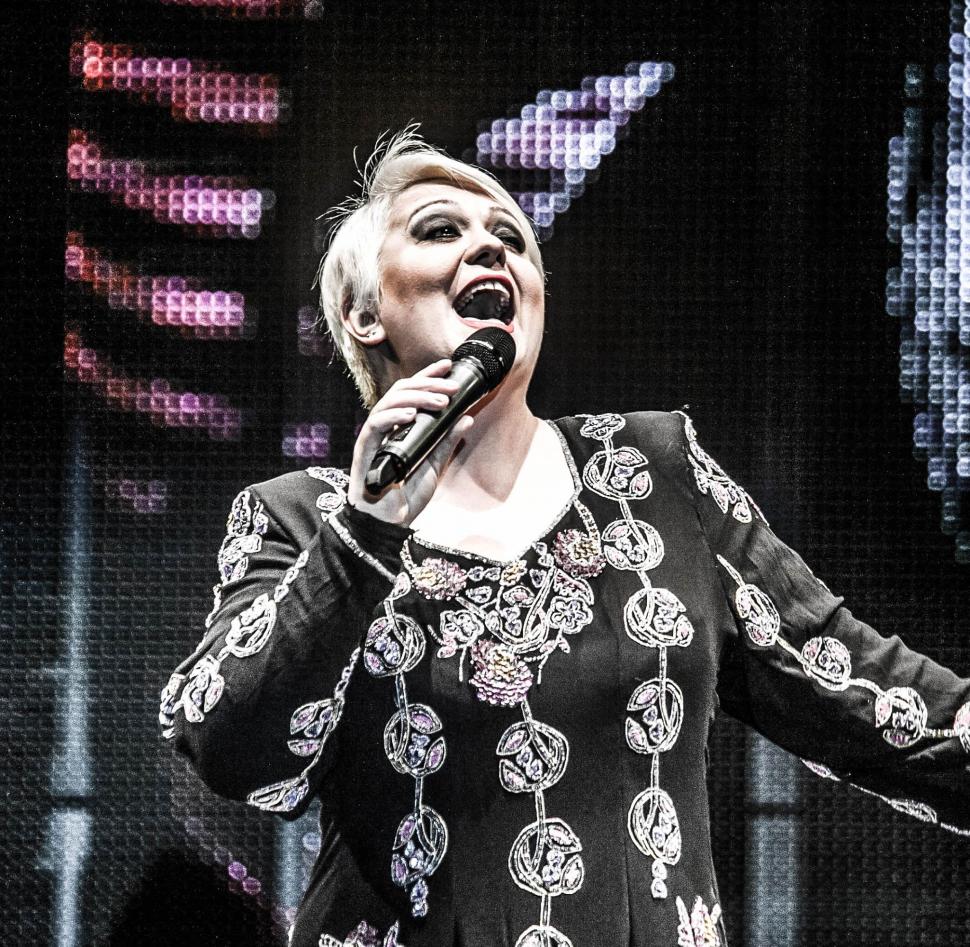 Un clip creat de AI cu Monica Anghel, folosit fără acordul ei pentru promovarea unor pastile periculoase pentru sănătate 989657