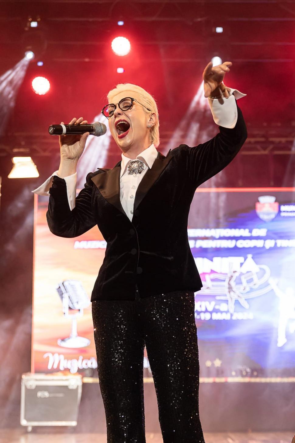 Un clip creat de AI cu Monica Anghel, folosit fără acordul ei pentru promovarea unor pastile periculoase pentru sănătate 989658