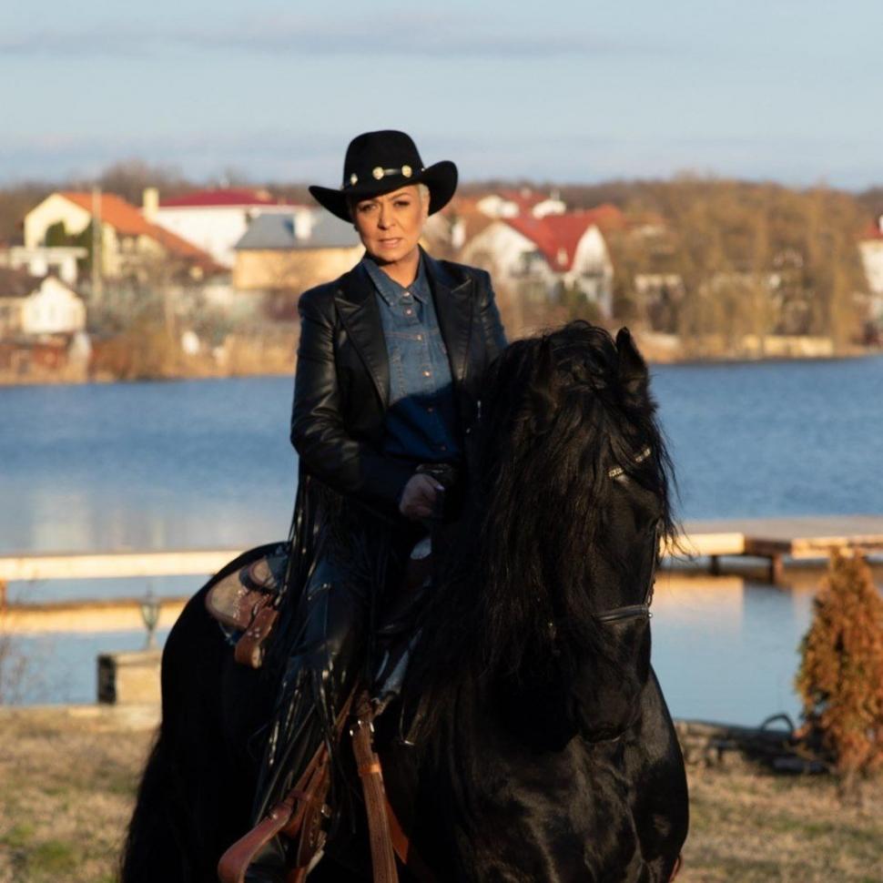 Un clip creat de AI cu Monica Anghel, folosit fără acordul ei pentru promovarea unor pastile periculoase pentru sănătate 989674