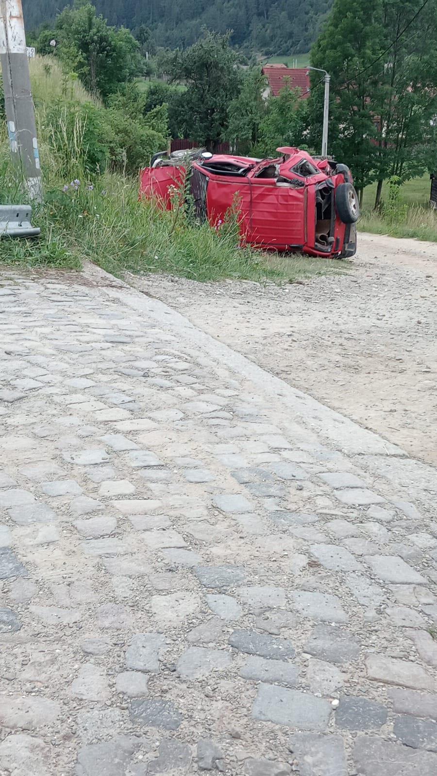 Accident feroviar grav în Harghita: Un băiat de 15 ani a murit, după ce o mașină a fost lovită de un tren de călători Iași-Brașov 990197