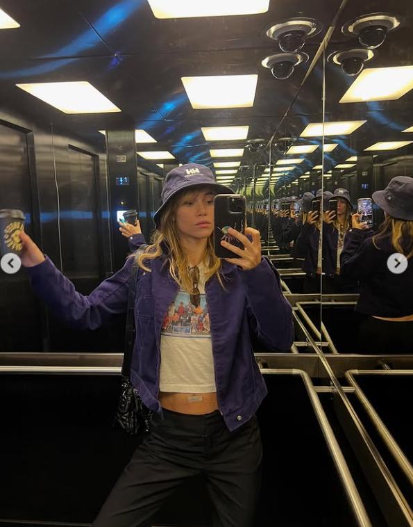 Cântăreața și actrița Suki Waterhouse a dezvăluit că a făcut hernie pentru că a purtat pantaloni prea strâmți 989912