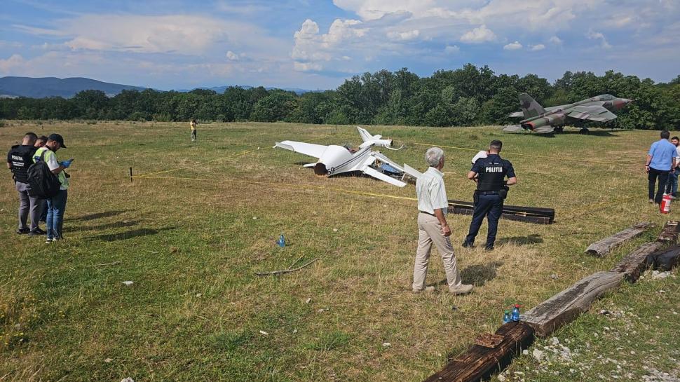 Cauza accidentului aviatic din Hunedoara: S-a aflat de ce s-a prăbușit avionul în Orăștie. Pilotul a murit pe loc, pasagerul e în comă 990175