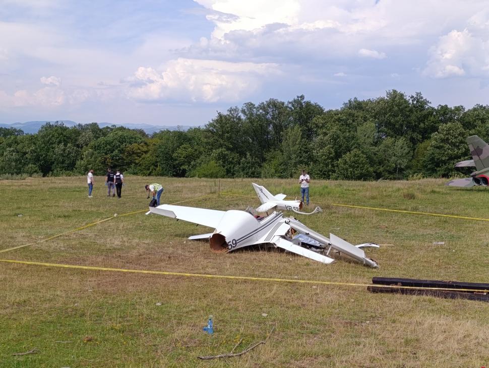 Cauza accidentului aviatic din Hunedoara: S-a aflat de ce s-a prăbușit avionul în Orăștie. Pilotul a murit pe loc, pasagerul e în comă 990179