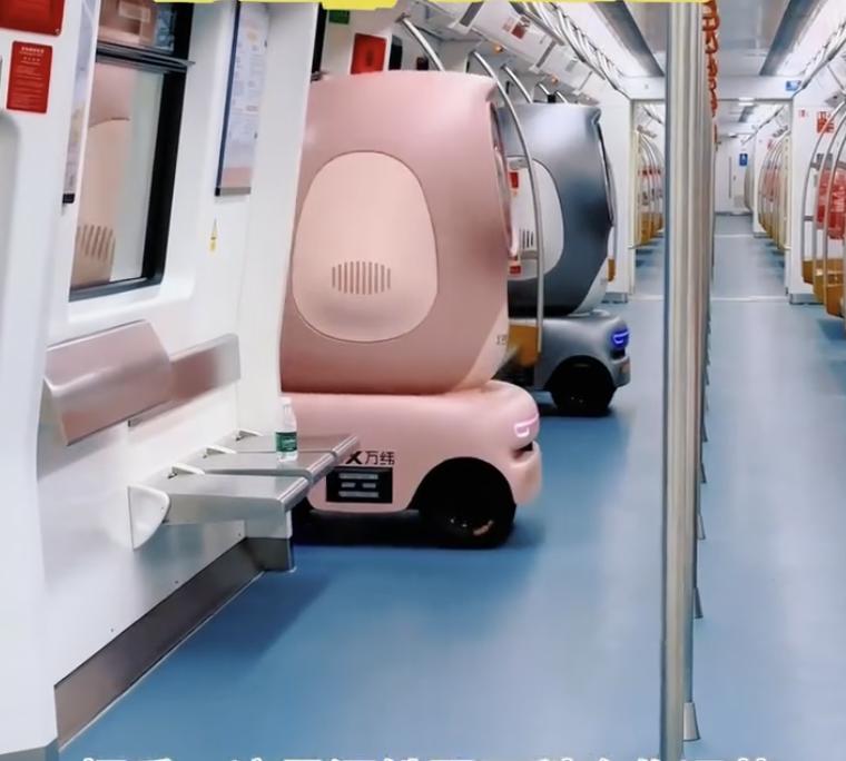 În China, roboții de livrare circulă cu metroul pentru a aproviziona magazinele. Cum arată „pinguinii” din Shenzhen care fac istorie 990235