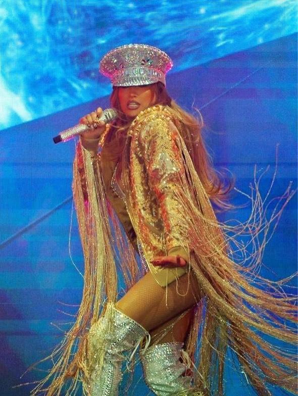 Jennifer Lopez, declaraţii exclusive despre concertul din Bucureşti şi despre românce: Sunt femei puternice 990205