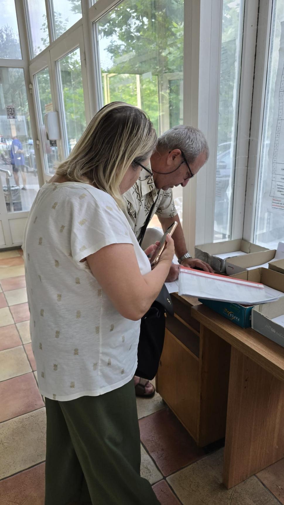 „Nu funcționează sistemul”. Cum sunt umiliți pensionarii care așteaptă luni de zile la Casele de Pensii să-și primească banii 989877