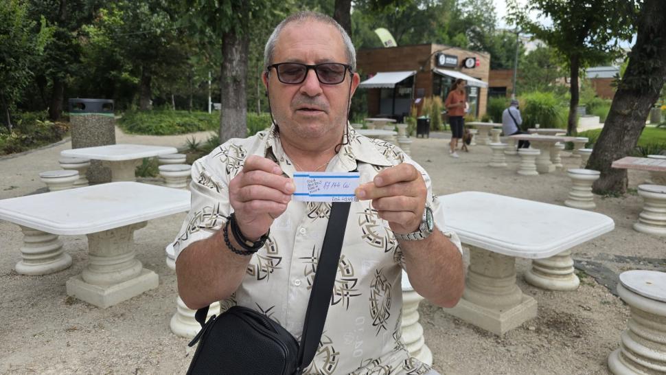 „Nu funcționează sistemul”. Cum sunt umiliți pensionarii care așteaptă luni de zile la Casele de Pensii să-și primească banii 989883