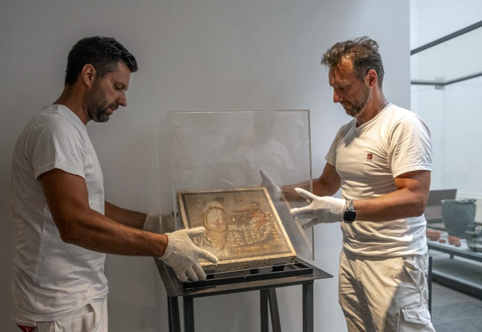 Un mozaic erotic furat în 1944 de trupele germane s-a întors, în sfârșit, la Pompei 990159