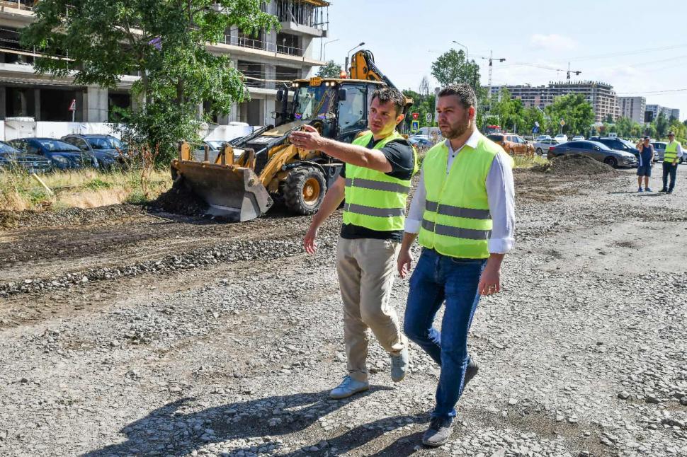 A început faza III a lucrărilor la Parcul Liniei din Sectorul 6 al Bucureştiului. La final, acesta va avea 8 hectare și 3 km lungime 990513
