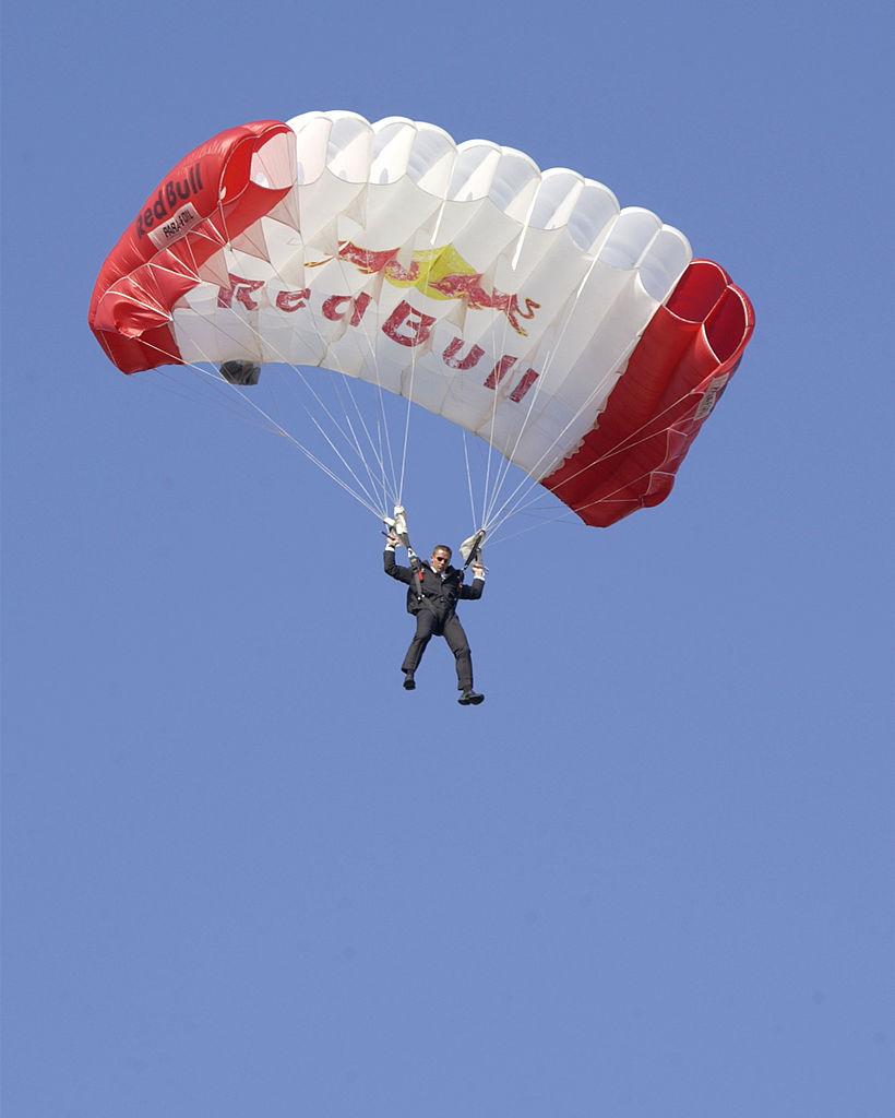 A murit celebrul parașutist Felix Baumgartner, partenerul Mihaelei Rădulescu. El a căzut din zbor într-o piscină din Italia 990673