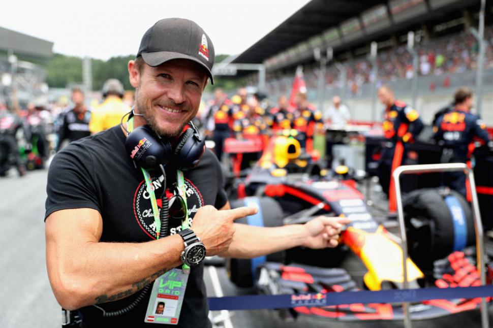 A murit celebrul parașutist Felix Baumgartner, partenerul Mihaelei Rădulescu. El a căzut din zbor într-o piscină din Italia 990685