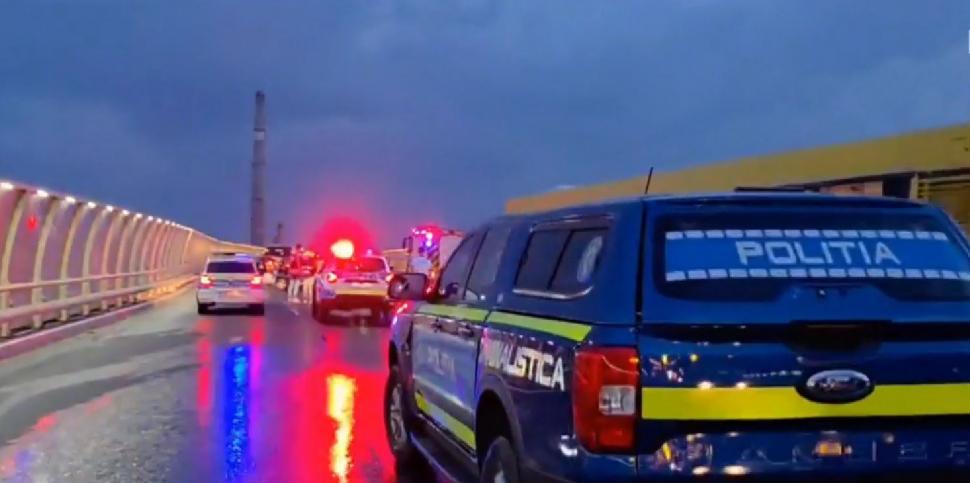 Accident grav în Constanţa din cauza alcoolului. O maşină a ars după ce şoferul a pierdut controlul şi s-a oprit în parapetul unui pod 990347