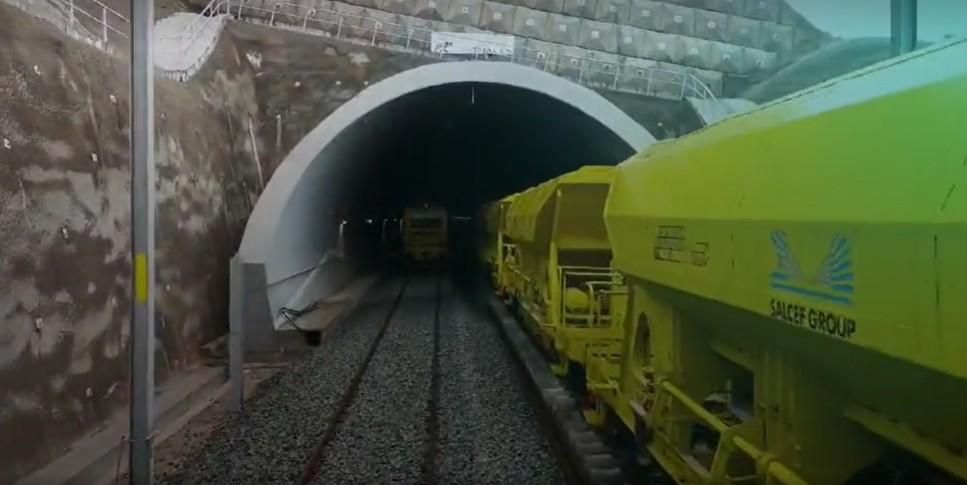 Cum arată noul tunel feroviar din România care se deschide după 8 ani de lucrări. Circulația pe un nou traseu de 13 km, inaugurată azi 990442