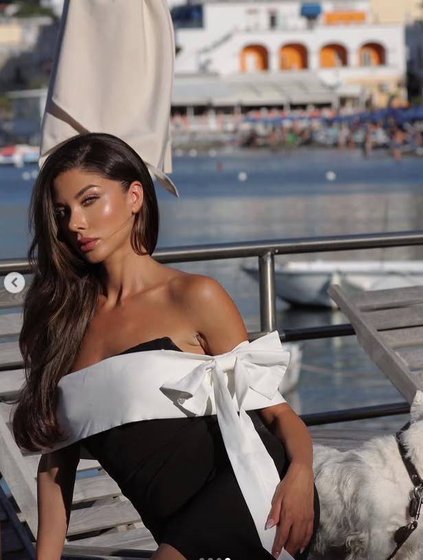 Mădălina Doroftei şi-a impresionat fanii cu poze din vacanţă. Fotomodelul din România face furori pe scenele caselor de modă celebre 990485