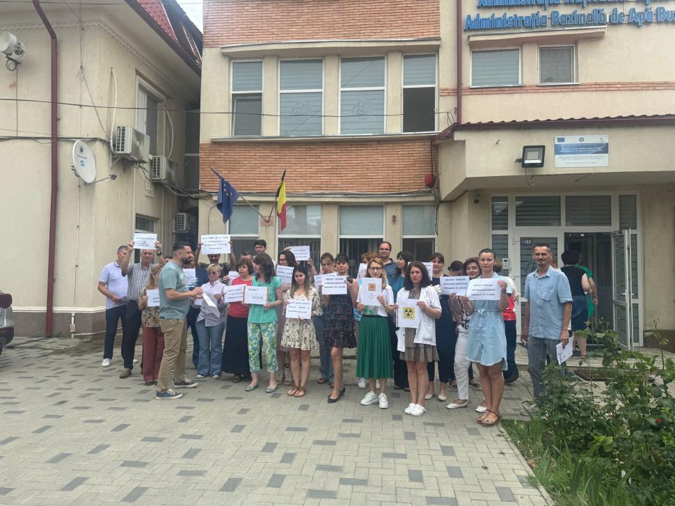 Proteste la mai multe Case Judeţene de Pensii din ţară, inclusiv în Bucureşti: "Vrem dreptate, nu renunţăm" 990390