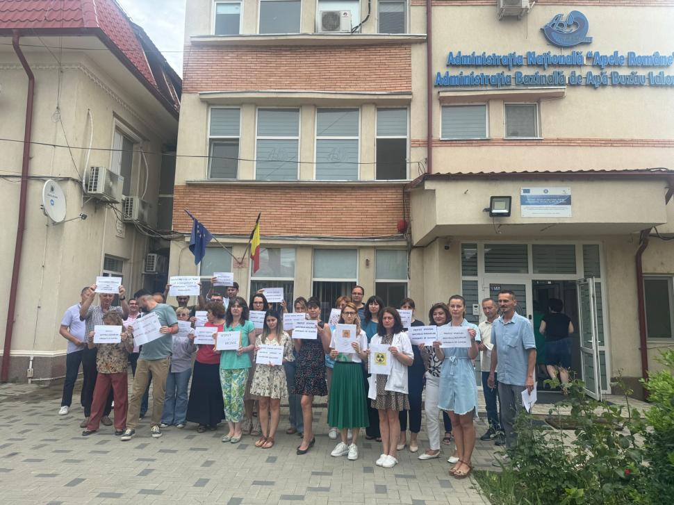 Proteste la mai multe Case Judeţene de Pensii din ţară, inclusiv în Bucureşti: "Vrem dreptate, nu renunţăm" 990391