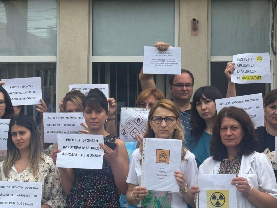 Proteste la mai multe Case Judeţene de Pensii din ţară, inclusiv în Bucureşti: "Vrem dreptate, nu renunţăm" 990393