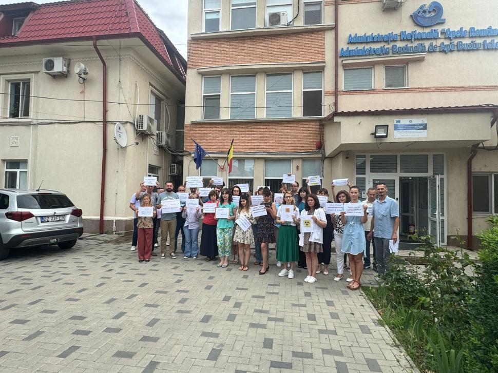 Proteste la mai multe Case Judeţene de Pensii din ţară, inclusiv în Bucureşti: "Vrem dreptate, nu renunţăm" 990395