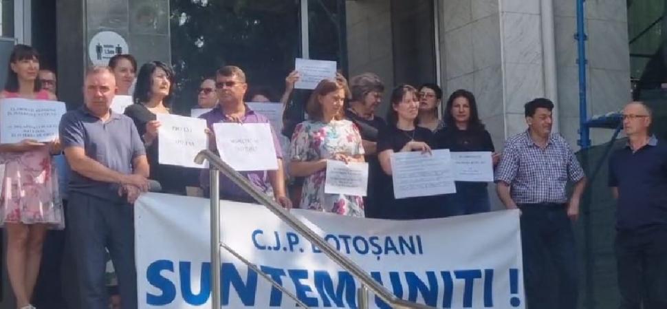 Proteste la mai multe Case Judeţene de Pensii din ţară, inclusiv în Bucureşti: "Vrem dreptate, nu renunţăm" 990400
