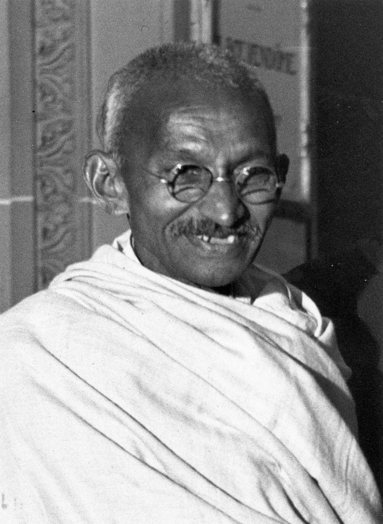 Un portret rar al lui Gandhi, pictat în ulei, s-a vândut la dublul prețului estimat la o licitație din Londra 990589