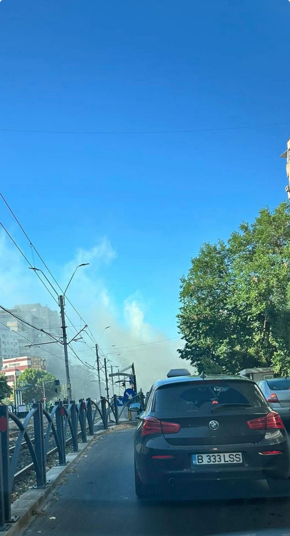 Incendiu la un magazin din Sector 6, București. Focul s-a extins la terasa unui hotel 990737