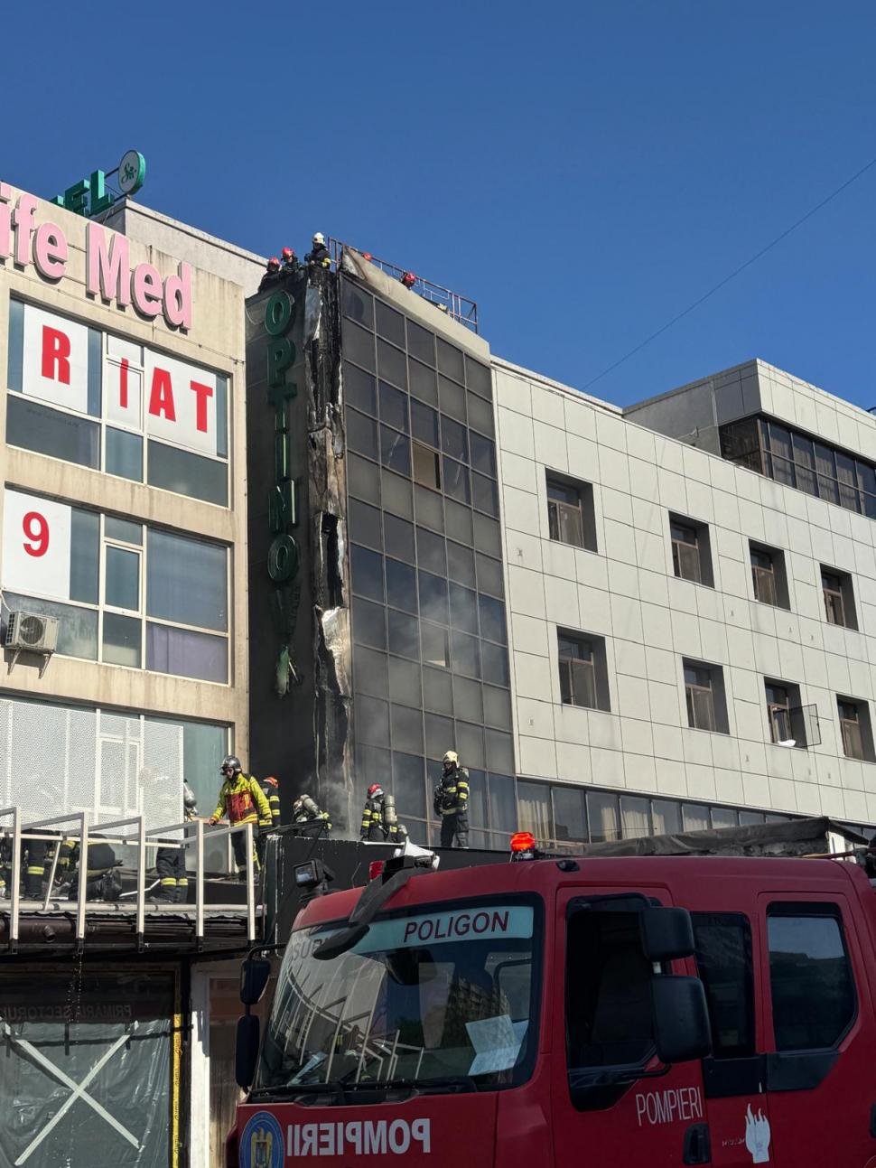 Incendiu la un magazin din Sector 6, București. Focul s-a extins la terasa unui hotel 990741