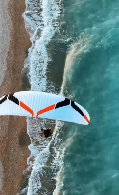 Primele imagini de la locul unde s-a prăbuşit cu parapanta Felix Baumgartner. Martor: „L-am văzut căzând dintr-odată” 990916