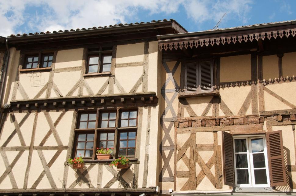 Case de 1 euro în Franța. O localitate pitorească, renumită pentru străduțe medievale și brânza tradițională, face o ofertă imbatabilă 991199