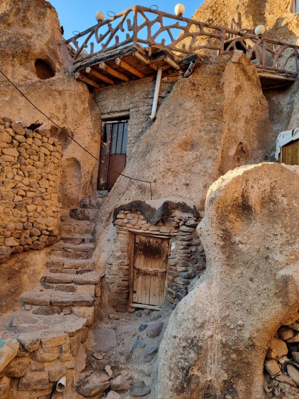 Satul trogloditic unic în lume unde casele sunt săpate în tuf vulcanic: Oamenii locuiesc în ele de 700 de ani. Cum arată Kandovan 990889