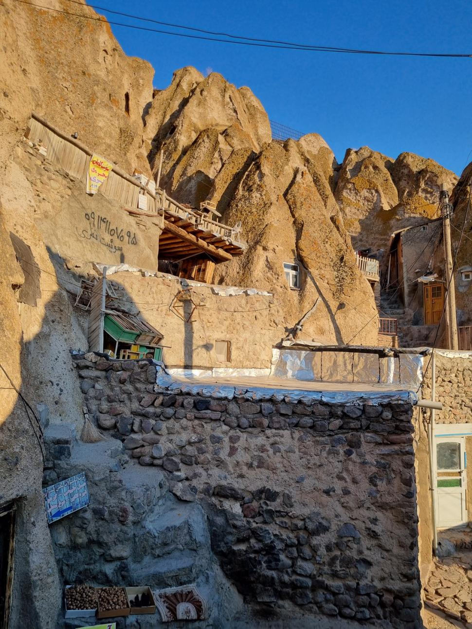 Satul trogloditic unic în lume unde casele sunt săpate în tuf vulcanic: Oamenii locuiesc în ele de 700 de ani. Cum arată Kandovan 990890