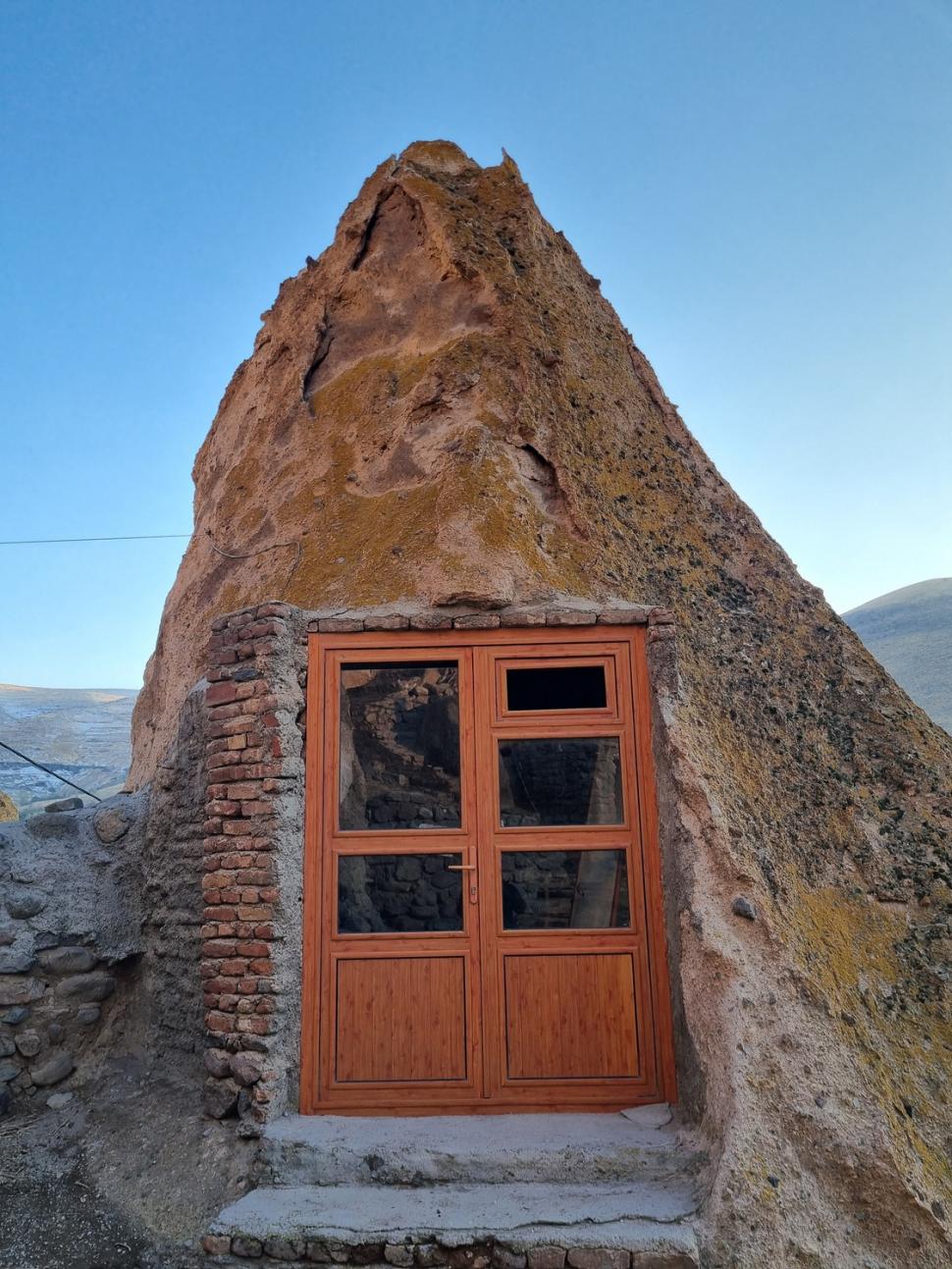 Satul trogloditic unic în lume unde casele sunt săpate în tuf vulcanic: Oamenii locuiesc în ele de 700 de ani. Cum arată Kandovan 990892