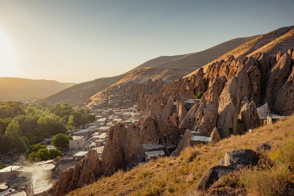 Satul trogloditic unic în lume unde casele sunt săpate în tuf vulcanic: Oamenii locuiesc în ele de 700 de ani. Cum arată Kandovan 990900