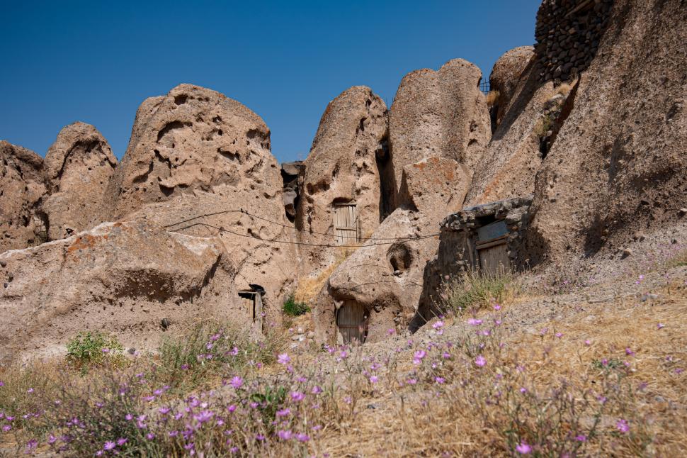 Satul trogloditic unic în lume unde casele sunt săpate în tuf vulcanic: Oamenii locuiesc în ele de 700 de ani. Cum arată Kandovan 990901