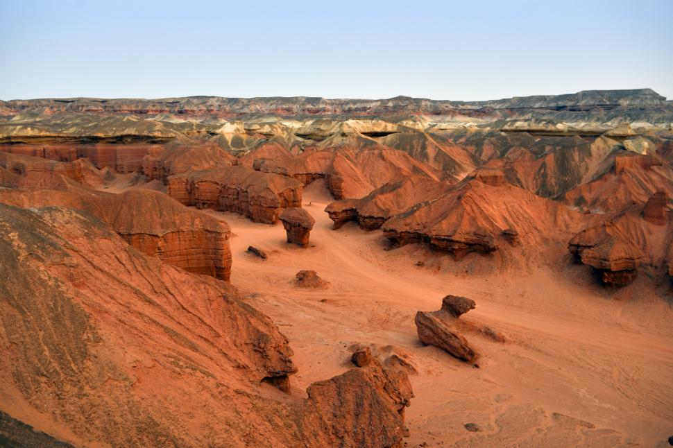 Țara cu minuni naturale incredibile pe care puțini turiști le-au văzut. Are „stalagmite” pe plajă și povești despre prințese războinice 991210