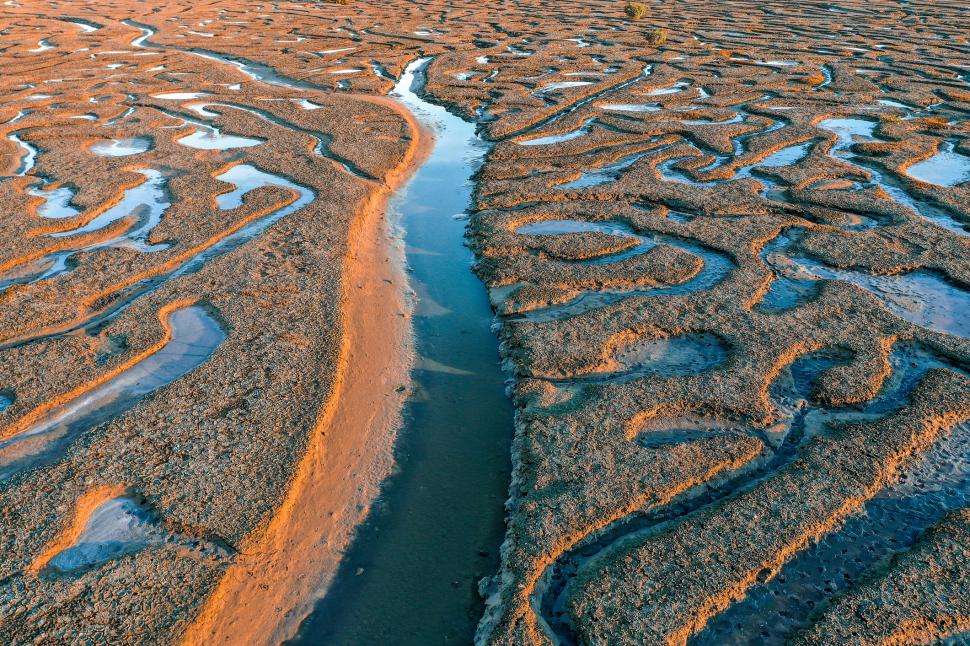 Țara cu minuni naturale incredibile pe care puțini turiști le-au văzut. Are „stalagmite” pe plajă și povești despre prințese războinice 991214