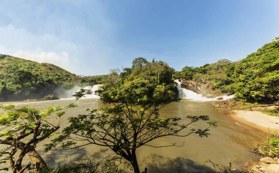 Țara cu minuni naturale incredibile pe care puțini turiști le-au văzut. Are „stalagmite” pe plajă și povești despre prințese războinice 991215