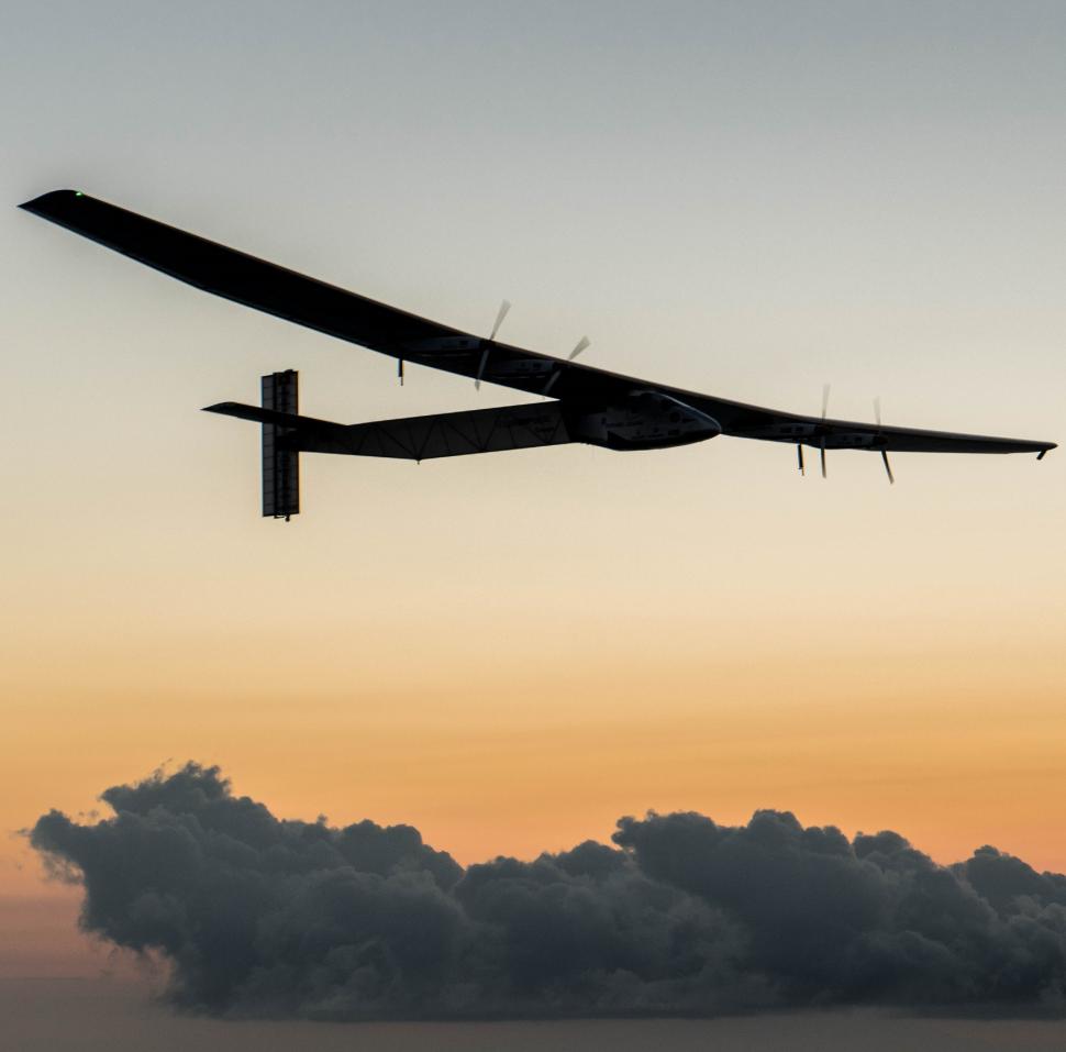 Așa arată drona care poate zbura 90 de zile în șir, doar cu energie solară. E mai lată decât un Boeing 747 dar de 160 de ori mai ușoară 990264