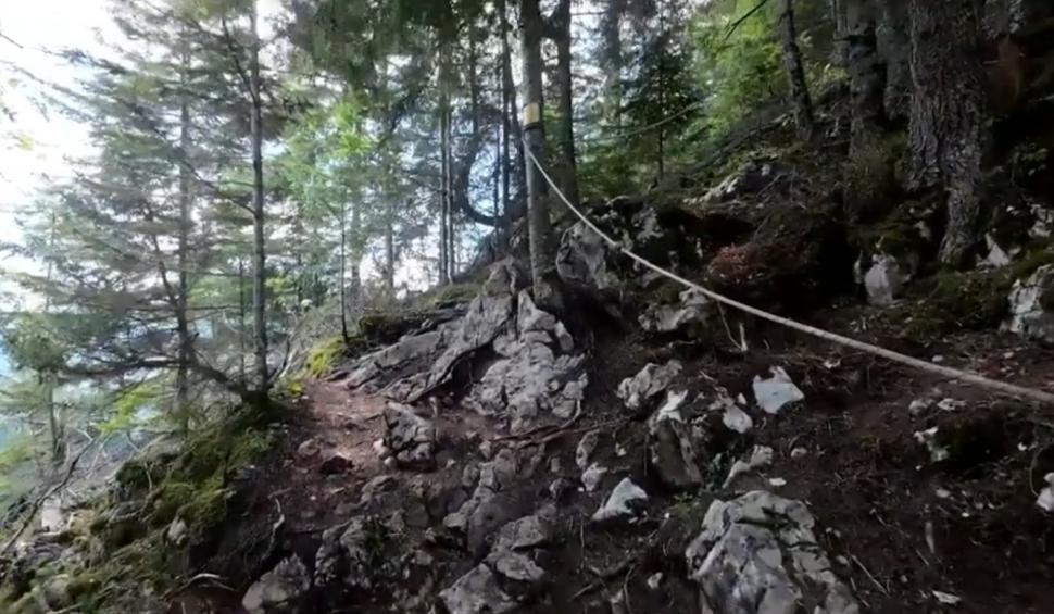 În Munții Hășmaș e un traseu spectaculos care atrage turiști din toată Europa: poduri suspendate, mini-cascade și poteci în serpentină 991320