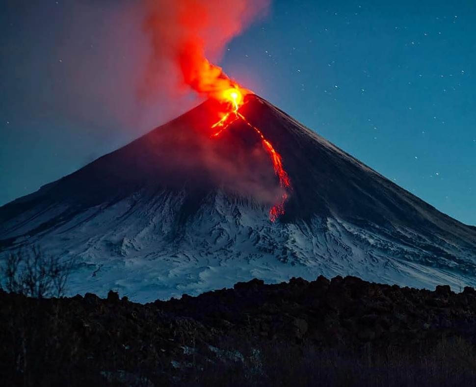 Vulcanul rusesc cu „coarne de diavol”. Cum se vede din satelit erupția la 4.700 de metri altitudine 990525