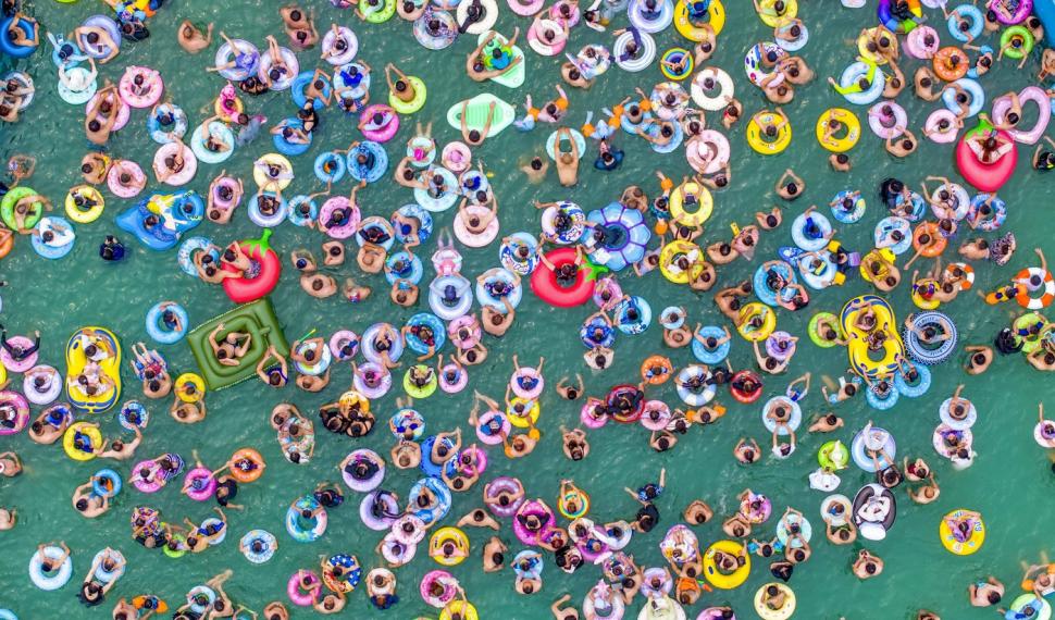 Așa arată relaxarea în China. Ca să scape de căldură, zeci de mii de oameni s-au dus în weekend la piscină 991557