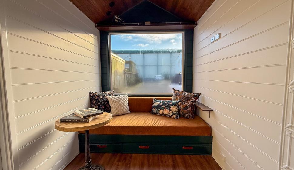 O casă pe roți minusculă sparge toate tiparele cu un interior foarte sofisticat. Cum arată locuința mobilă care poate găzdui 4 oameni 991507