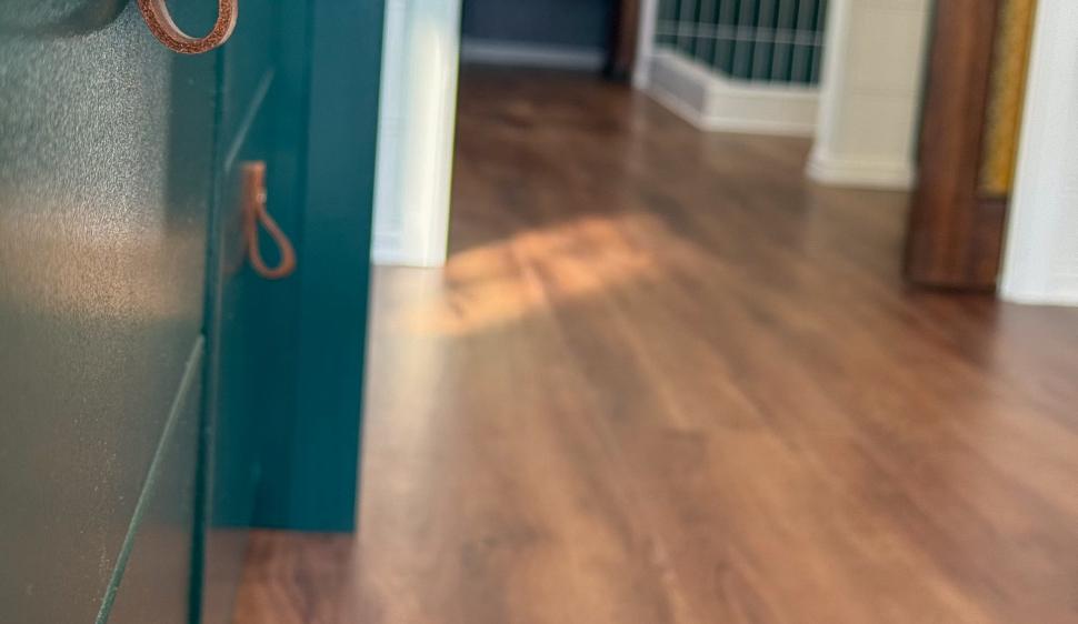 O casă pe roți minusculă sparge toate tiparele cu un interior foarte sofisticat. Cum arată locuința mobilă care poate găzdui 4 oameni 991508